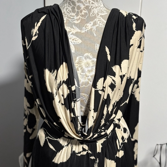 Goodtime Dresses & Skirts - Elegant Black and Cream Floral Pants Suit